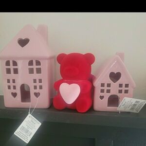 NWT Valentines houses with flocked bear holding heart